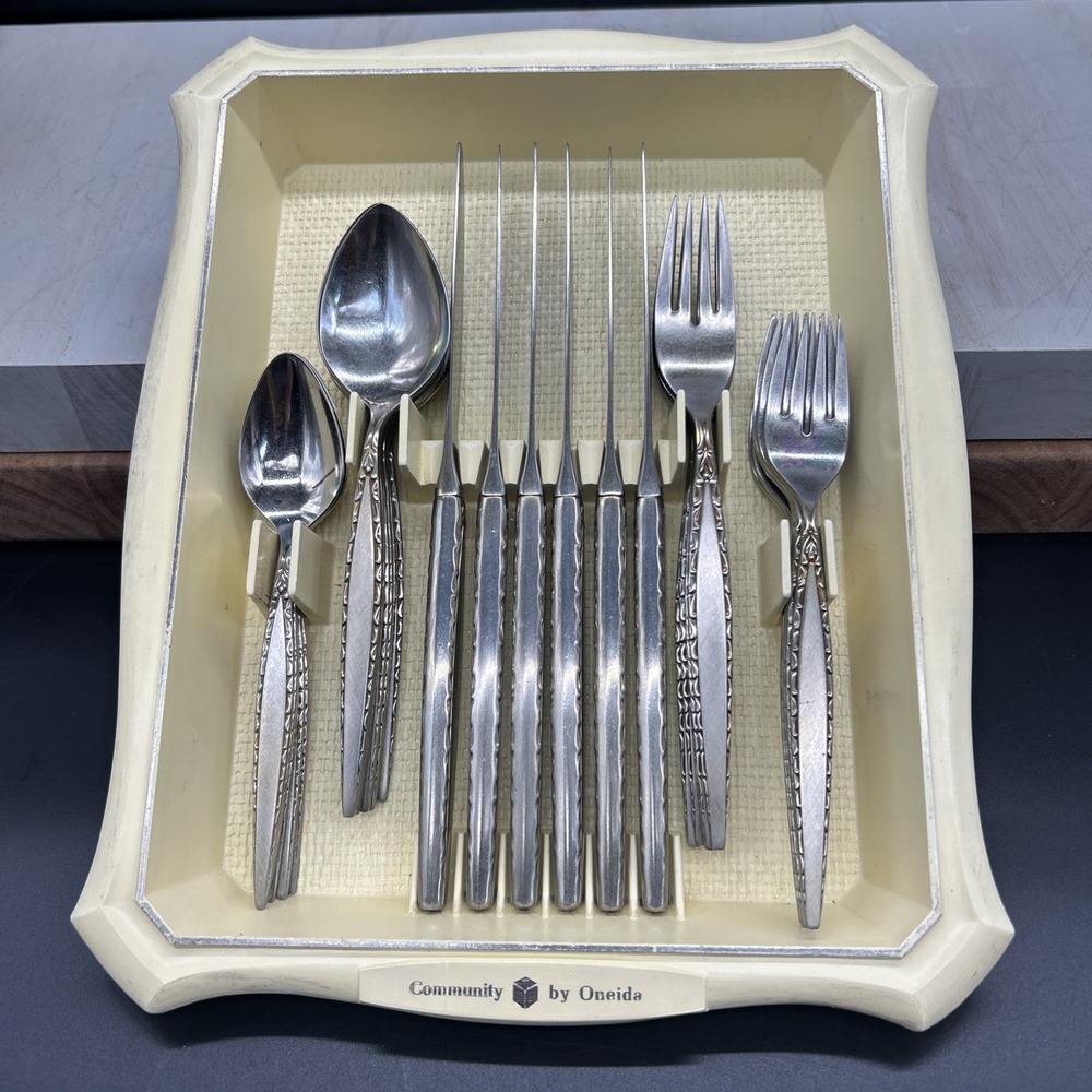 Oneida Venetia Community Stainless Flatware Set 30 piece w/tray SEE DETAILS